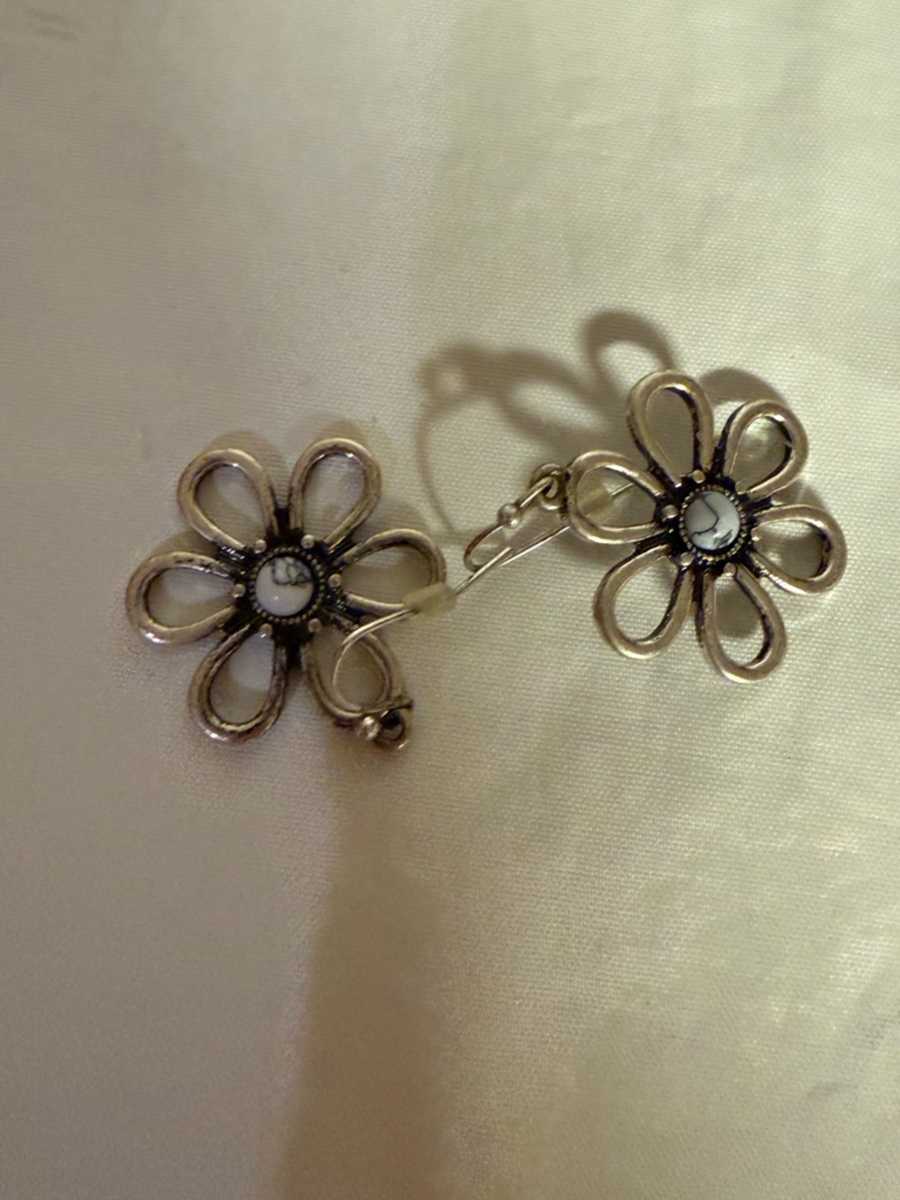 Silver-Tone White Center Flower Drop Earrings - Unbranded